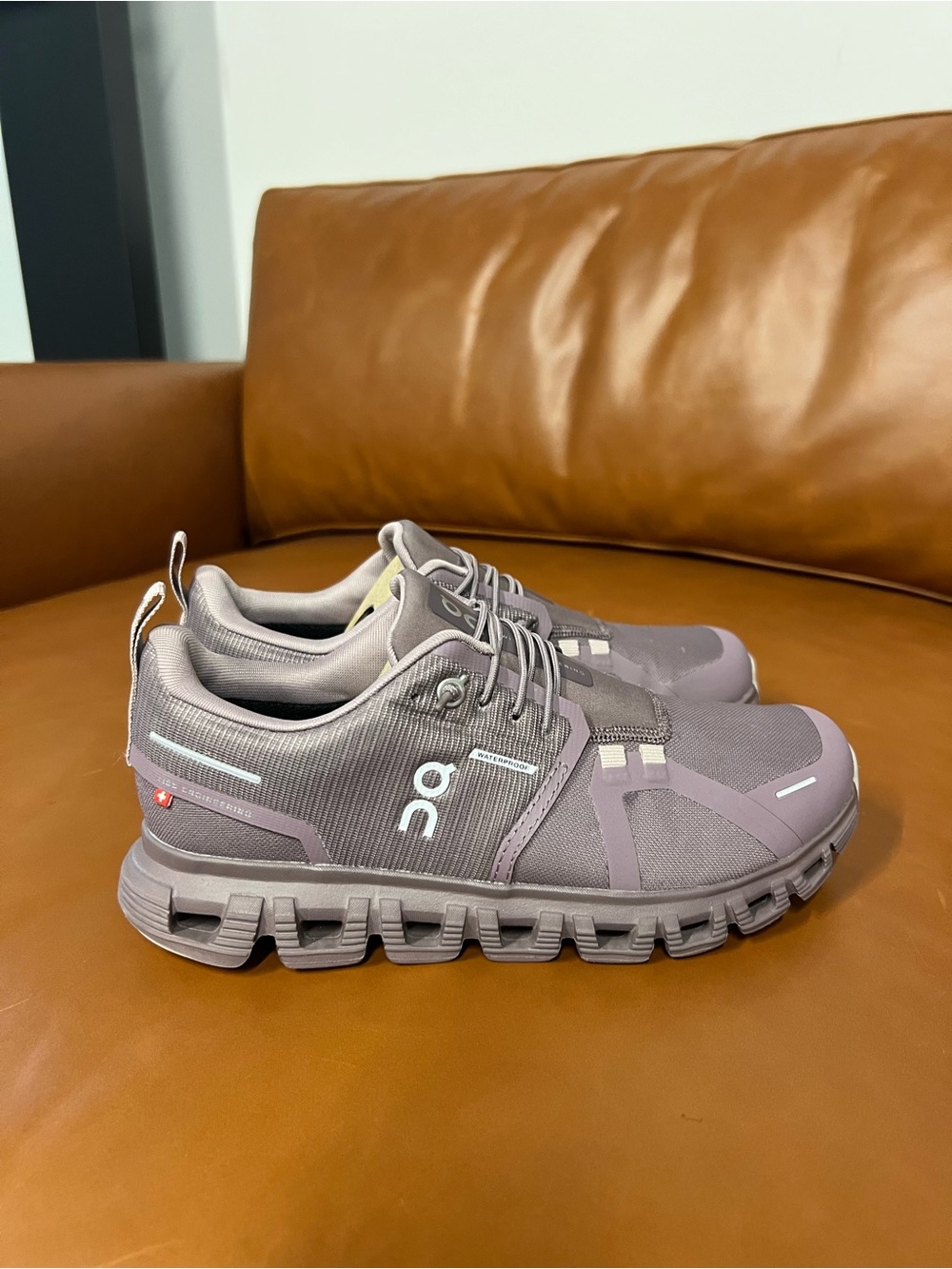 On Running CLOUD 6 WATERPROOF WOMEN GOBI GOBI SIZE 6.5